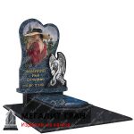 гранитный памятник в форме сердца с ангелом