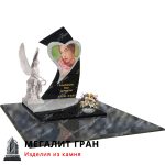 Все элементы памятника гармонично сочетаются друг с другом и создают впечатление целостности и завершенности
